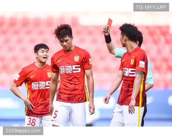 延迟举旗处罚标准解析：裁判何时必须立即终止比赛？