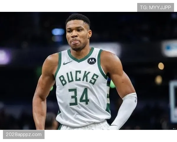 扬尼斯·阿德托昆博身价天文，周末背着菜篮逛超市的画面太反差