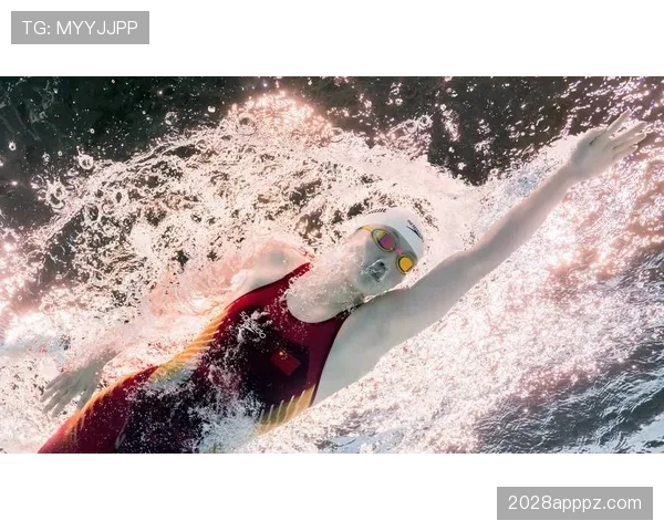 李冰洁训练结束满头大汗，路人看了直呼这状态明星都没这拼劲儿！